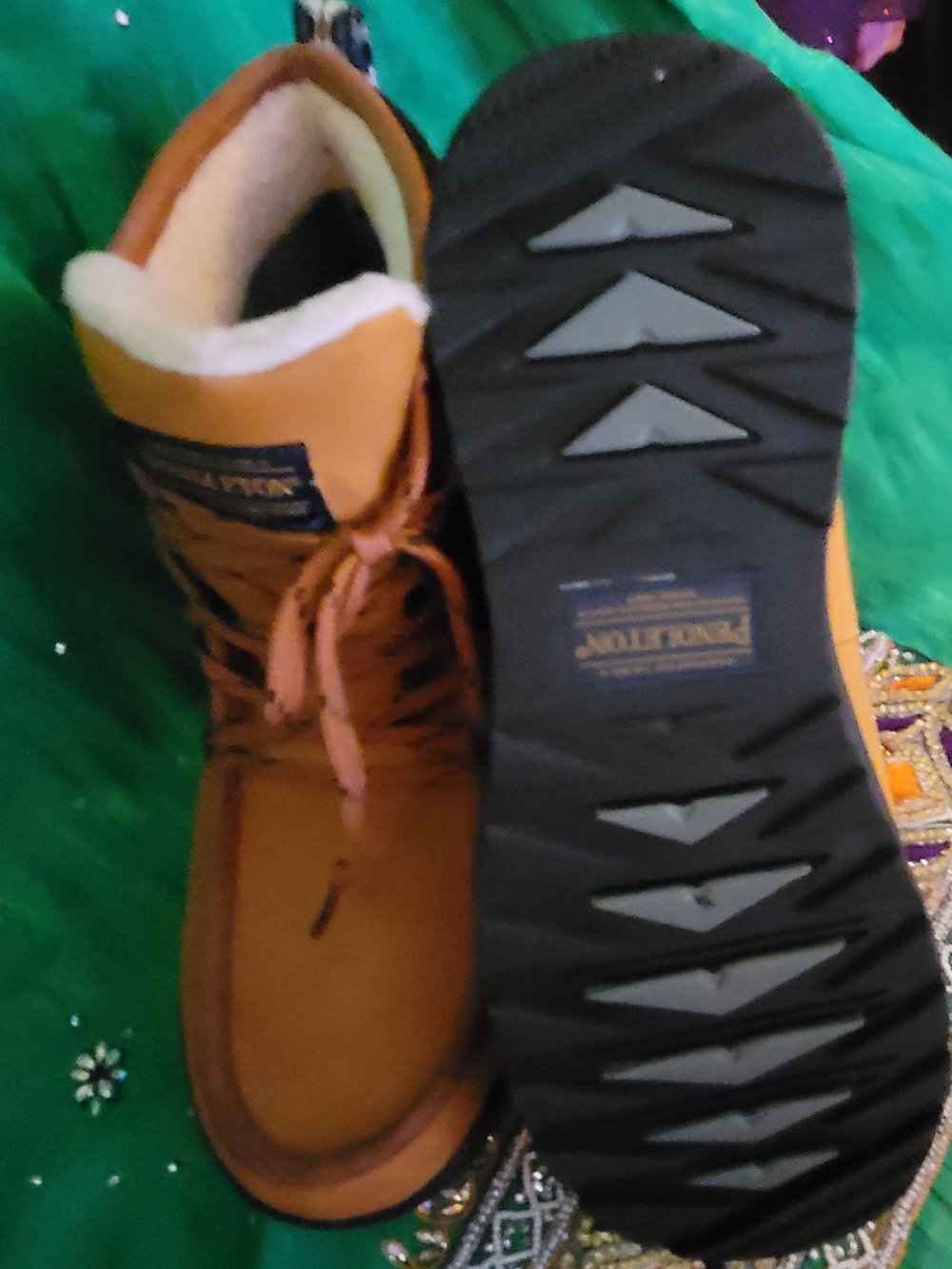 Pendleton Tan Leather Boots With Cream Shearling Lining - Picture 5 of 5
